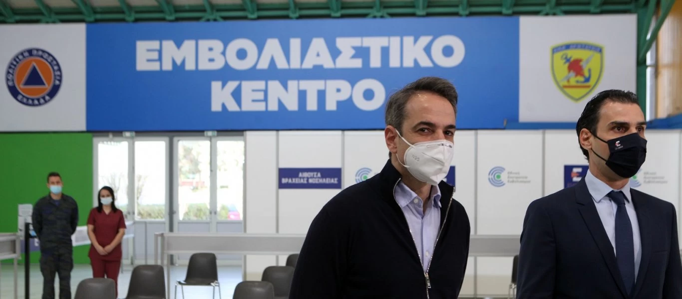 Με «φουσκωμένα» νούμερα προσπαθεί να πείσει για την «επιτυχία» των εμβολιασμών η κυβέρνηση: Τι λένε οι αριθμοί